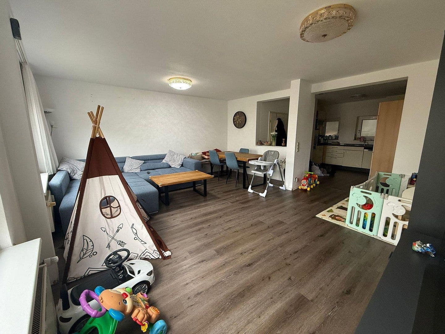 Prenájom bytu 3-izbový 99 m², Hechingen, Bádensko-Wurttembersko Prenájom bytu 3-izbový 99 m², Hechingen, Bádensko-Wurttembersko