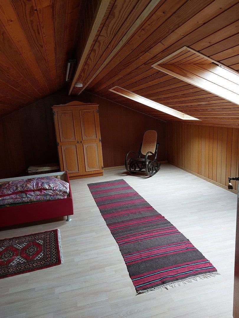 Prenájom bytu 2-izbový 80 m², Maulbronn, Bádensko-Wurttembersko Prenájom bytu 2-izbový 80 m², Maulbronn, Bádensko-Wurttembersko