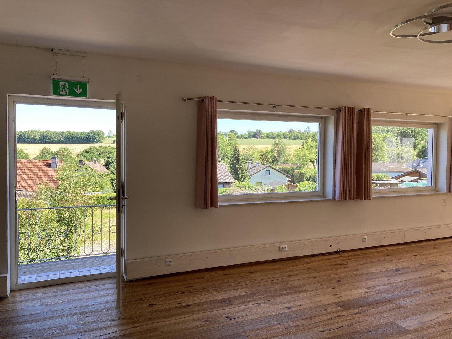 Predaj domu 685 m², pozemek 3.296 m², Gartenstraße 15, Flammersfeld, Porýnie-Falcko Predaj domu 685 m², pozemek 3.296 m², Gartenstraße 15, Flammersfeld, Porýnie-Falcko