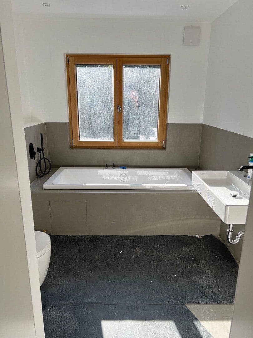 Prenájom domu 154 m², pozemek 1.000 m², Münsing, Bavorsko Prenájom domu 154 m², pozemek 1.000 m², Münsing, Bavorsko