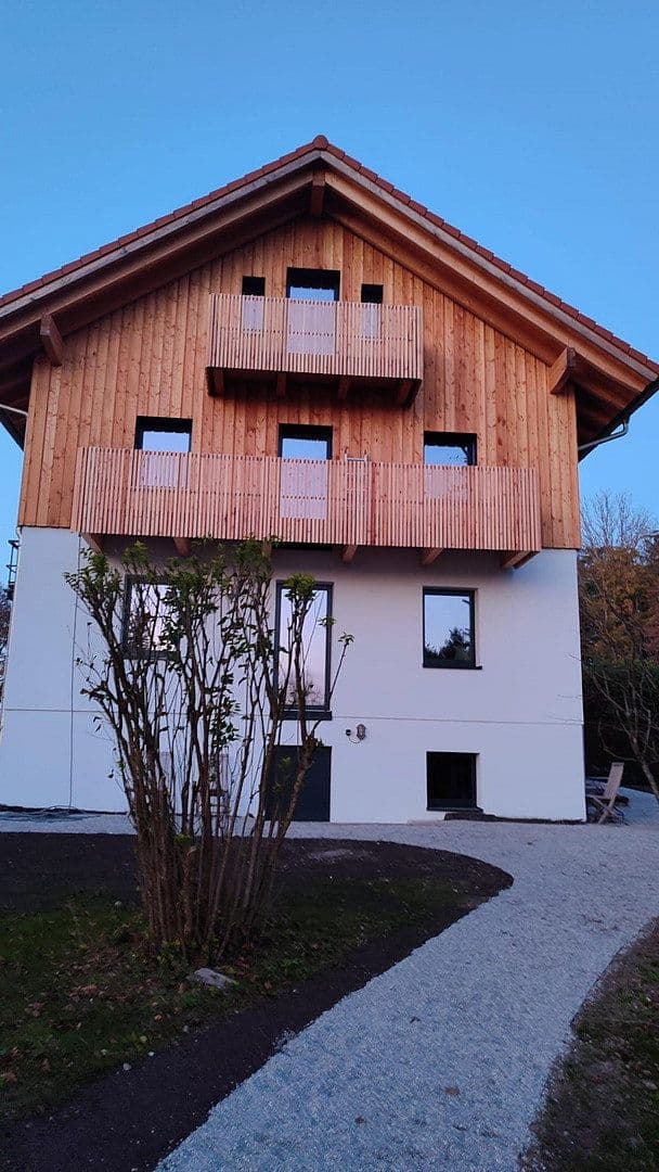 Prenájom domu 154 m², pozemek 1.000 m², Münsing, Bavorsko Prenájom domu 154 m², pozemek 1.000 m², Münsing, Bavorsko