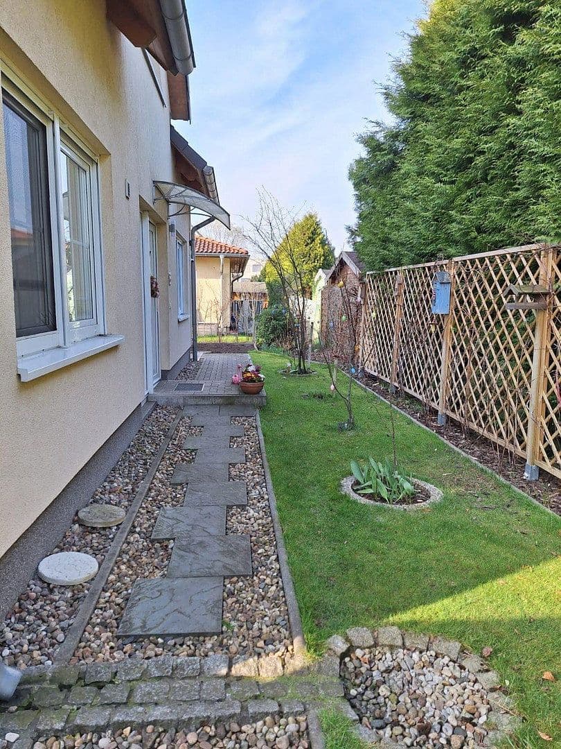 Prenájom domu 144 m², pozemek 500 m², Berlin, Berlín Prenájom domu 144 m², pozemek 500 m², Berlin, Berlín