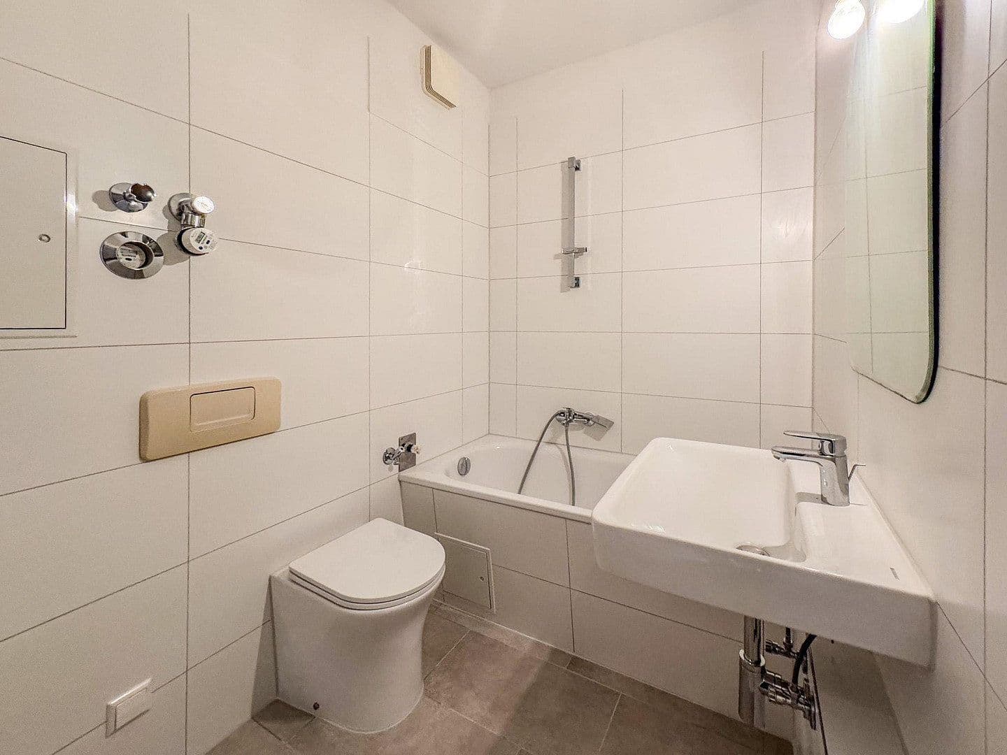 Predaj bytu 4-izbový 71 m², Mollstraße 2, Berlin, Berlín Predaj bytu 4-izbový 71 m², Mollstraße 2, Berlin, Berlín