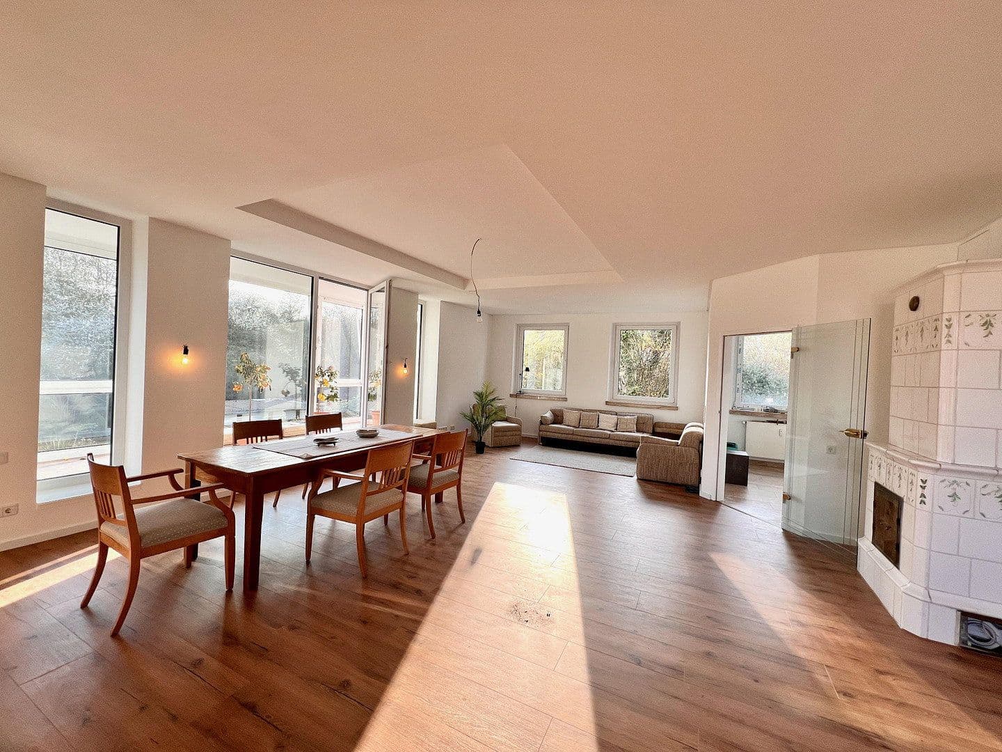 Prenájom domu 230 m², pozemek 600 m², Haller Weg 65a, Bielefeld, Severné Porýnie - Westfálsko Prenájom domu 230 m², pozemek 600 m², Haller Weg 65a, Bielefeld, Severné Porýnie - Westfálsko