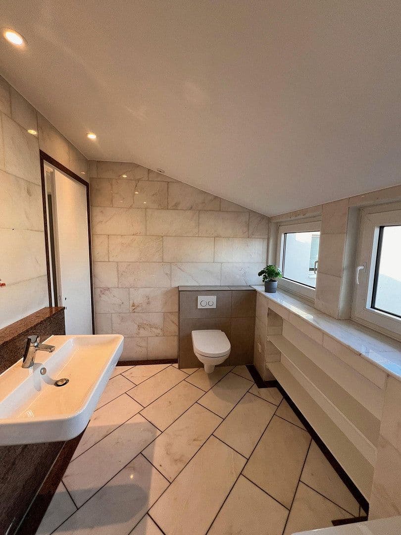 Prenájom domu 230 m², pozemek 600 m², Haller Weg 65a, Bielefeld, Severné Porýnie - Westfálsko Prenájom domu 230 m², pozemek 600 m², Haller Weg 65a, Bielefeld, Severné Porýnie - Westfálsko