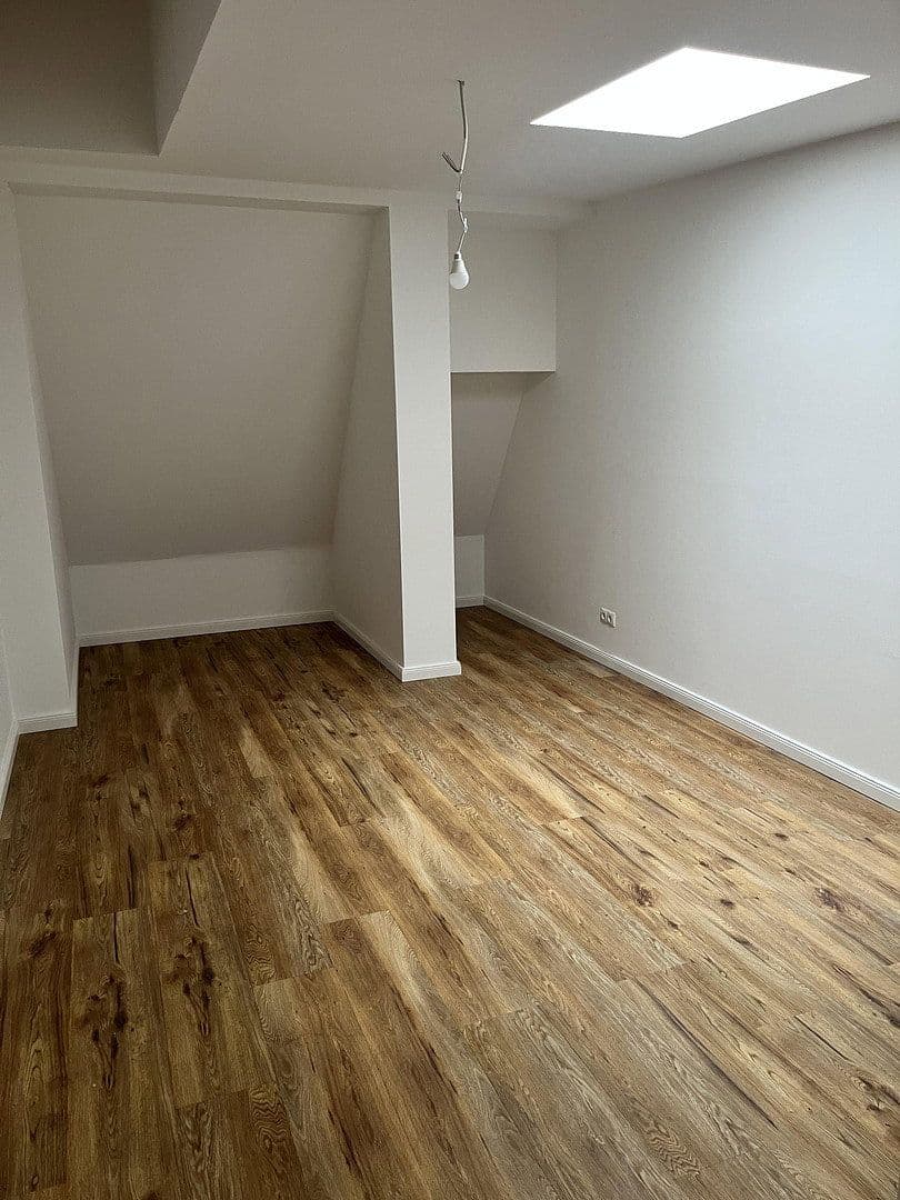 Prenájom bytu 3-izbový 102 m², Dietzgenstraße 93, Berlin, Berlín Prenájom bytu 3-izbový 102 m², Dietzgenstraße 93, Berlin, Berlín