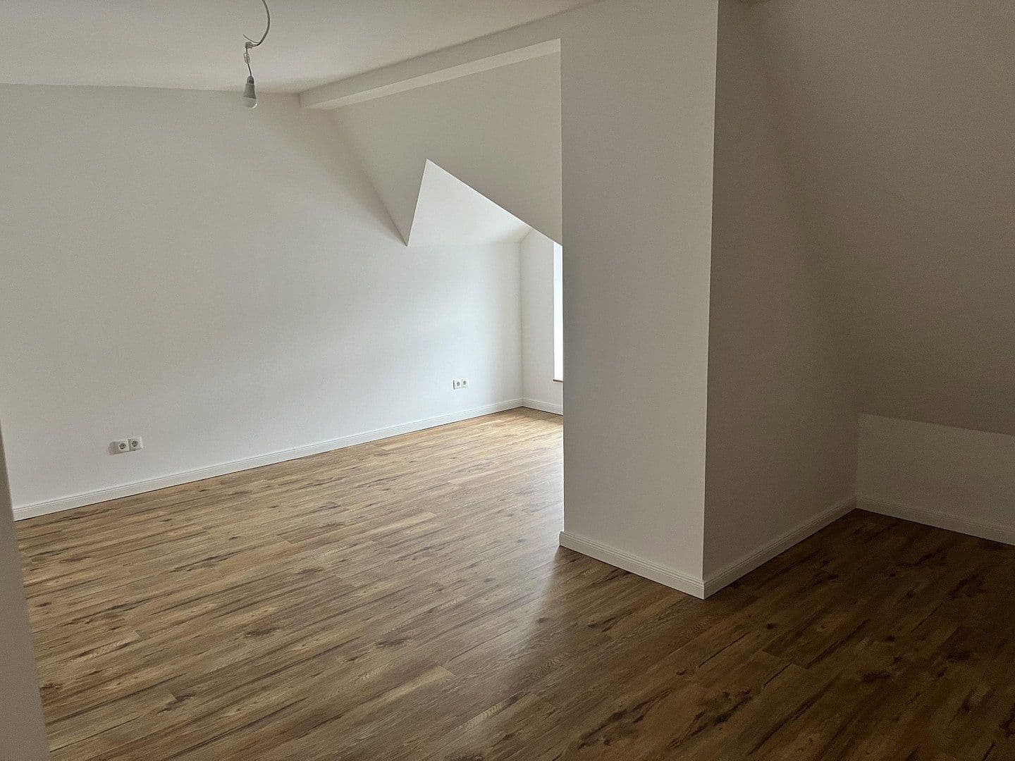 Prenájom bytu 3-izbový 102 m², Dietzgenstraße 93, Berlin, Berlín Prenájom bytu 3-izbový 102 m², Dietzgenstraße 93, Berlin, Berlín