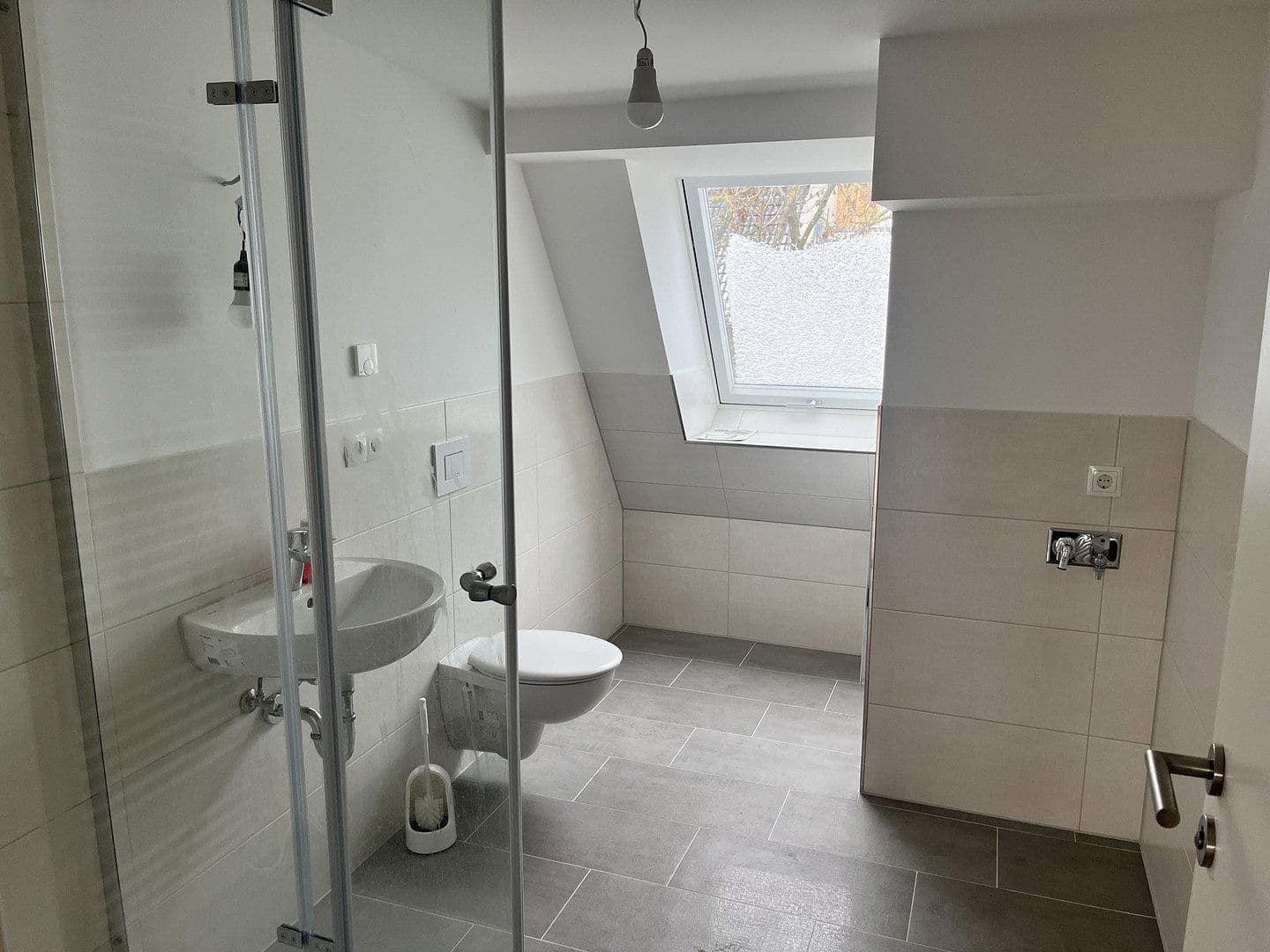 Prenájom bytu 3-izbový 102 m², Dietzgenstraße 93, Berlin, Berlín Prenájom bytu 3-izbový 102 m², Dietzgenstraße 93, Berlin, Berlín