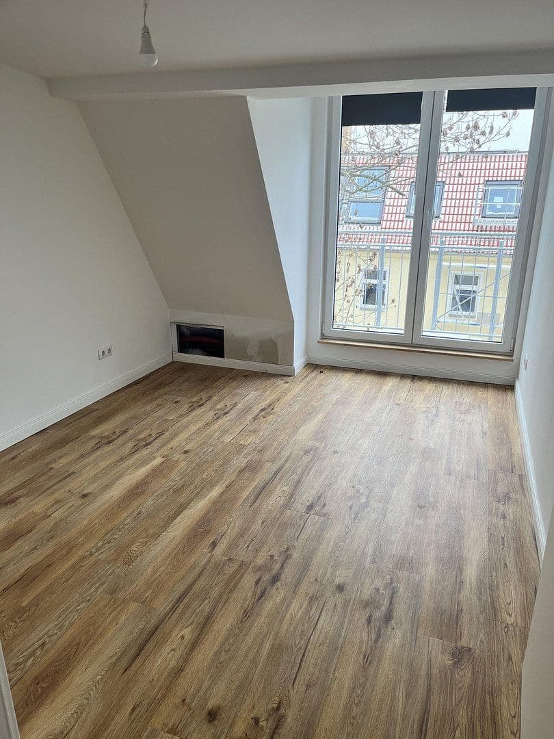 Prenájom bytu 3-izbový 102 m², Dietzgenstraße 93, Berlin, Berlín Prenájom bytu 3-izbový 102 m², Dietzgenstraße 93, Berlin, Berlín