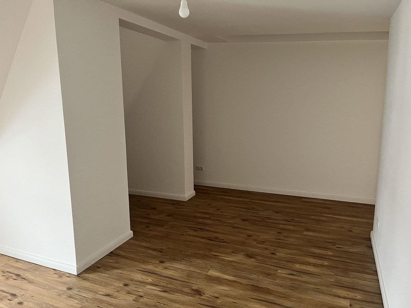 Prenájom bytu 3-izbový 102 m², Dietzgenstraße 93, Berlin, Berlín Prenájom bytu 3-izbový 102 m², Dietzgenstraße 93, Berlin, Berlín