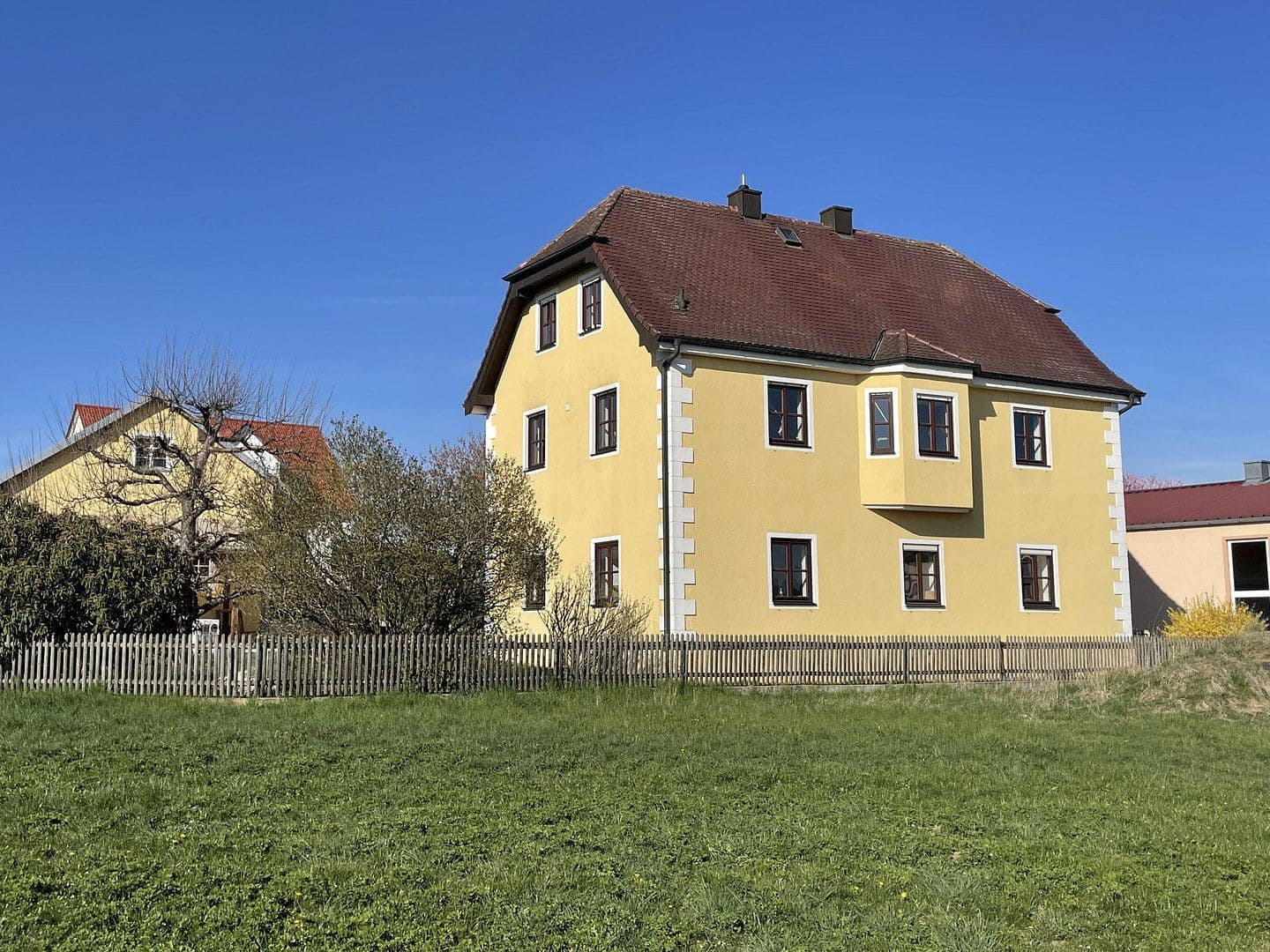 Prenájom bytu 4-izbový 141 m², Regenstauf, Bavorsko Prenájom bytu 4-izbový 141 m², Regenstauf, Bavorsko