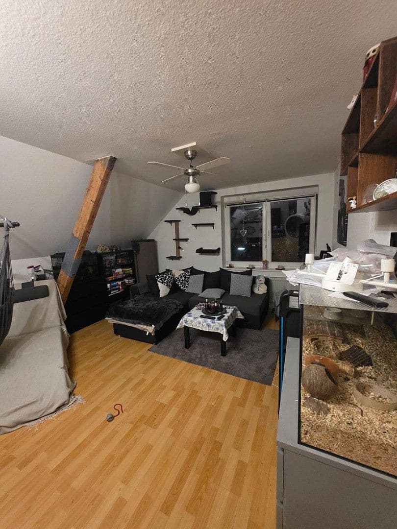 Prenájom bytu 4-izbový 87 m², Seidenstraße 11, Krefeld, Severné Porýnie - Westfálsko Prenájom bytu 4-izbový 87 m², Seidenstraße 11, Krefeld, Severné Porýnie - Westfálsko