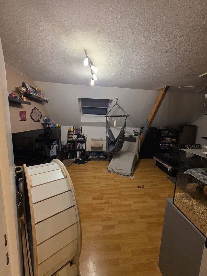 Prenájom bytu 4-izbový 87 m², Seidenstraße 11, Krefeld, Severné Porýnie - Westfálsko Prenájom bytu 4-izbový 87 m², Seidenstraße 11, Krefeld, Severné Porýnie - Westfálsko