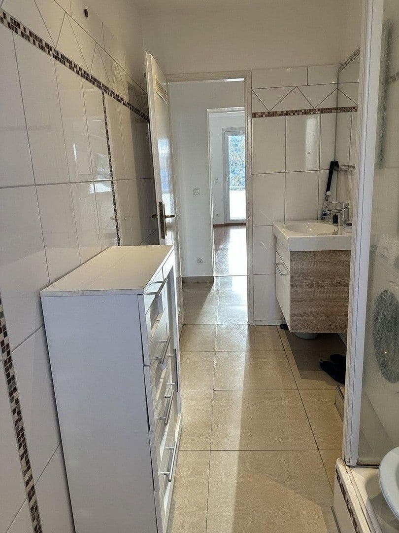 Prenájom bytu 3-izbový 70 m², Frankfurt am Main, Hesensko Prenájom bytu 3-izbový 70 m², Frankfurt am Main, Hesensko