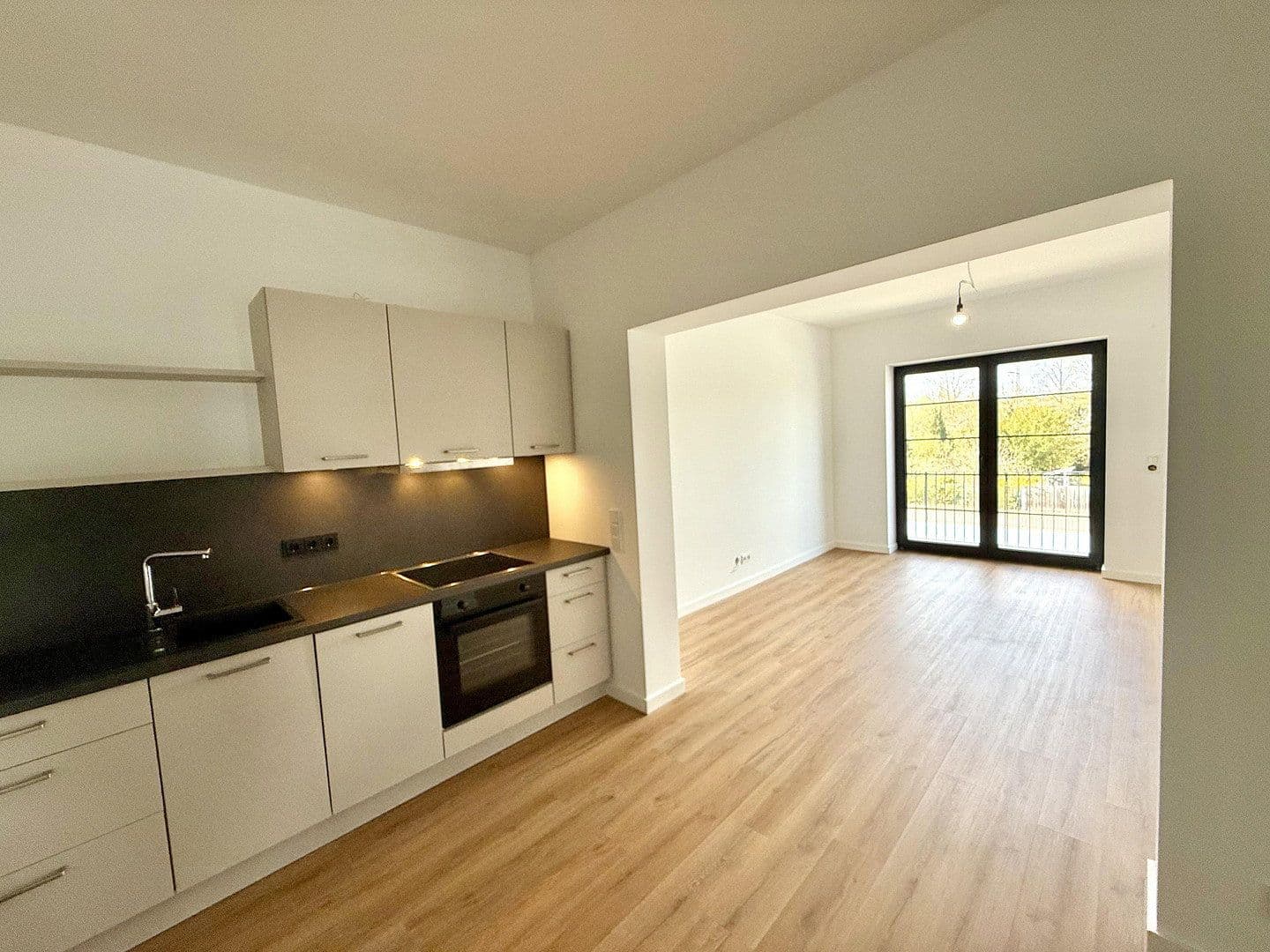 Prenájom bytu 2-izbový 56 m², Zeißstr. 44, Hannover, Dolné Sasko Prenájom bytu 2-izbový 56 m², Zeißstr. 44, Hannover, Dolné Sasko