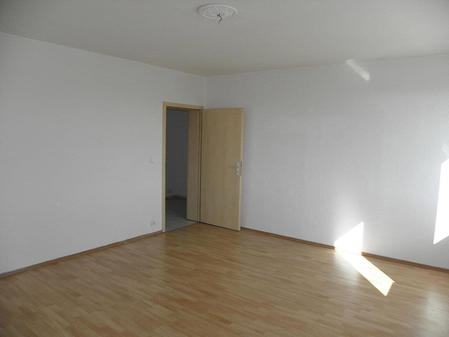 Prenájom bytu 2-izbový 60 m², Wernigeröder Straße 44, Magdeburg, Sasko-Anhaltsko Prenájom bytu 2-izbový 60 m², Wernigeröder Straße 44, Magdeburg, Sasko-Anhaltsko