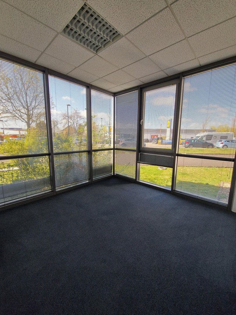 Prenájom kancelárie 355 m², Angermunder Straße 126, Düsseldorf - Angermund, Severné Porýnie - Westfálsko Prenájom kancelárie 355 m², Angermunder Straße 126, Düsseldorf - Angermund, Severné Porýnie - Westfálsko