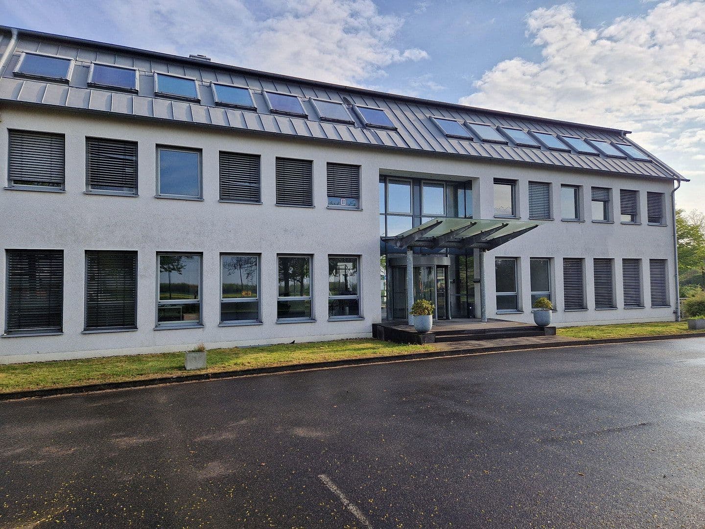 Prenájom kancelárie 355 m², Angermunder Straße 126, Düsseldorf - Angermund, Severné Porýnie - Westfálsko Prenájom kancelárie 355 m², Angermunder Straße 126, Düsseldorf - Angermund, Severné Porýnie - Westfálsko