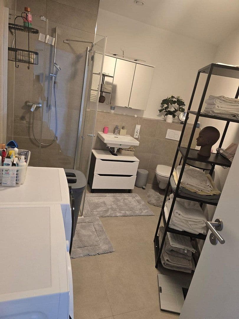 Prenájom bytu 2-izbový 68 m², Frankfurt am Main, Hesensko Prenájom bytu 2-izbový 68 m², Frankfurt am Main, Hesensko