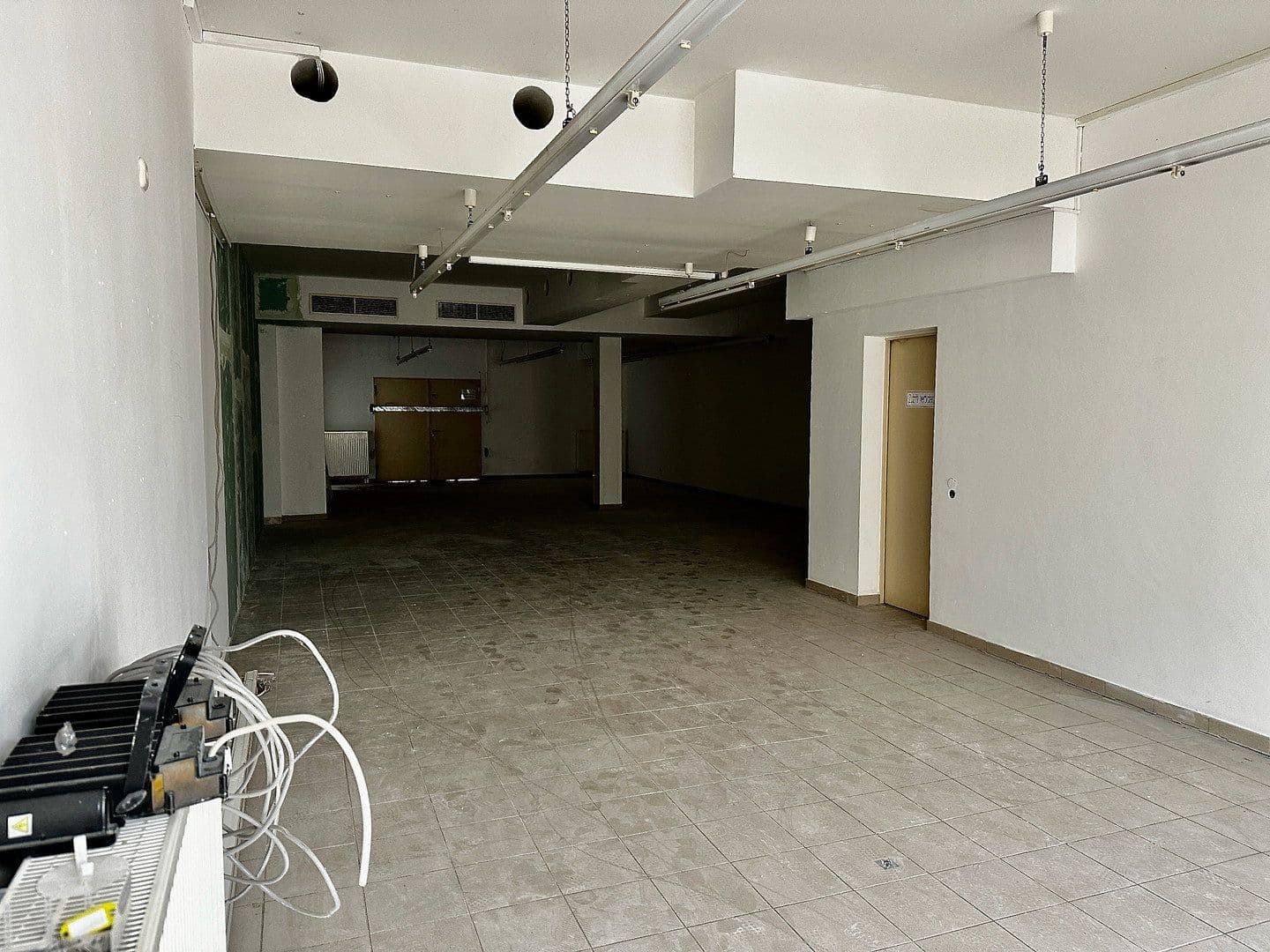 Prenájom nebytového priestoru 135 m², Burgstr. 44, Leverkusen, Severné Porýnie - Westfálsko Prenájom nebytového priestoru 135 m², Burgstr. 44, Leverkusen, Severné Porýnie - Westfálsko