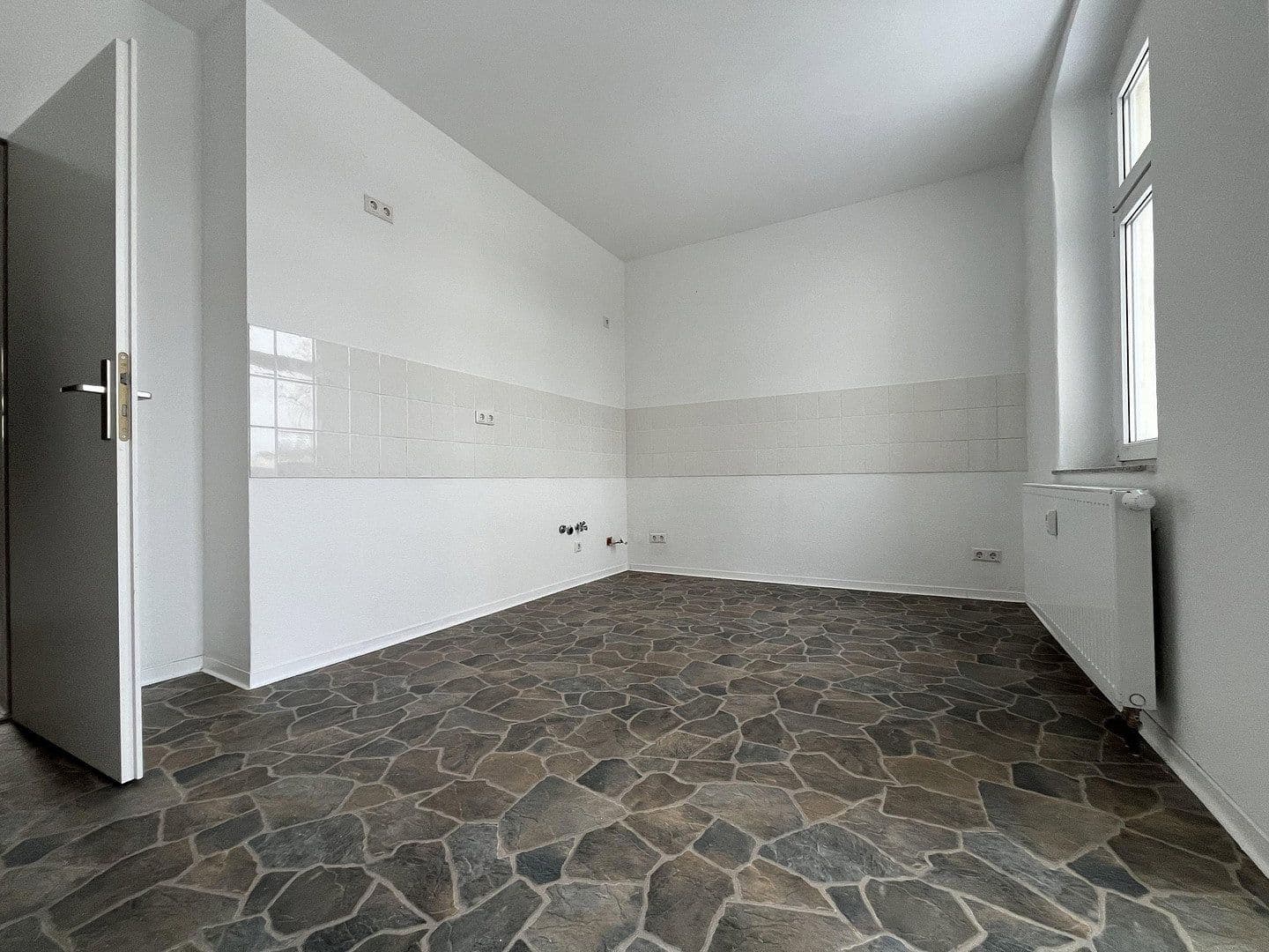 Prenájom bytu 5-izbový 110 m², Voigtstraße 32, Chemnitz, Sasko Prenájom bytu 5-izbový 110 m², Voigtstraße 32, Chemnitz, Sasko