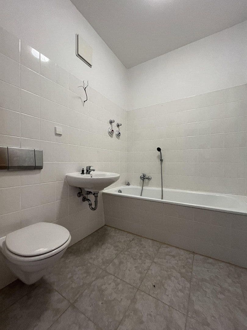 Prenájom bytu 5-izbový 110 m², Voigtstraße 32, Chemnitz, Sasko Prenájom bytu 5-izbový 110 m², Voigtstraße 32, Chemnitz, Sasko