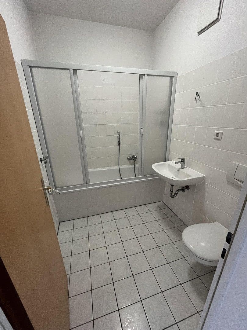 Prenájom bytu 5-izbový 110 m², Voigtstraße 32, Chemnitz, Sasko Prenájom bytu 5-izbový 110 m², Voigtstraße 32, Chemnitz, Sasko