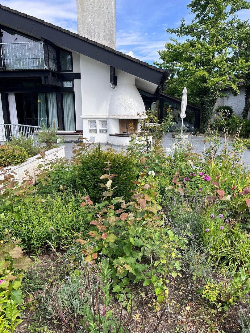 Predaj domu 591 m², pozemek 4.760 m², Möhrendorf, Bavorsko Predaj domu 591 m², pozemek 4.760 m², Möhrendorf, Bavorsko