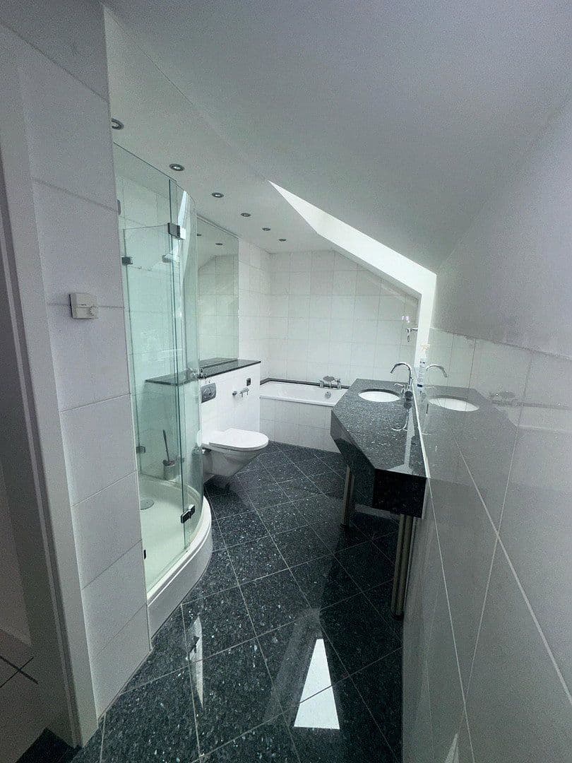 Prenájom bytu 2-izbový 90 m², Egelsbach, Hesensko Prenájom bytu 2-izbový 90 m², Egelsbach, Hesensko