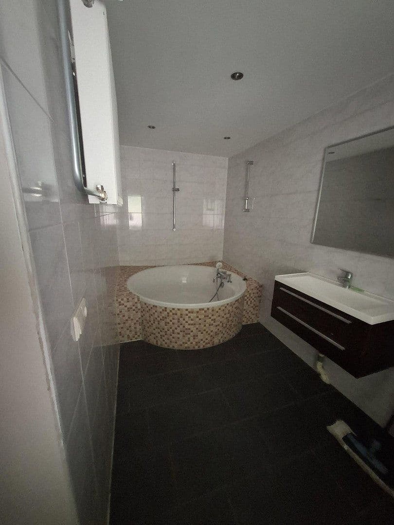 Prenájom bytu 3-izbový 131 m², Alte Blankenburger Str. 3, Thale, Sasko-Anhaltsko Prenájom bytu 3-izbový 131 m², Alte Blankenburger Str. 3, Thale, Sasko-Anhaltsko