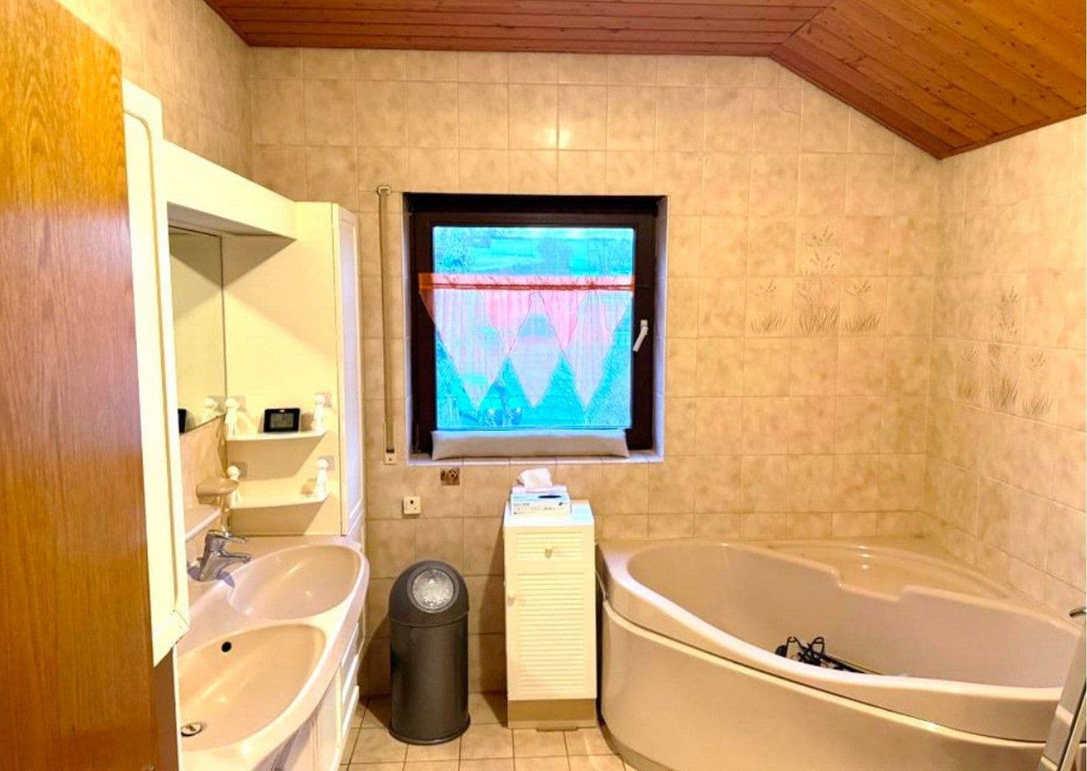 Predaj domu 220 m², pozemek 1.112 m², Wiesloch, Bádensko-Wurttembersko Predaj domu 220 m², pozemek 1.112 m², Wiesloch, Bádensko-Wurttembersko