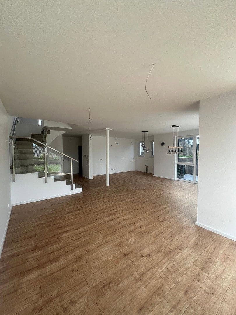 Prenájom domu 182 m², pozemek 334 m², Schwester Anna Straße 4b, Rümmelsheim, Porýnie-Falcko Prenájom domu 182 m², pozemek 334 m², Schwester Anna Straße 4b, Rümmelsheim, Porýnie-Falcko