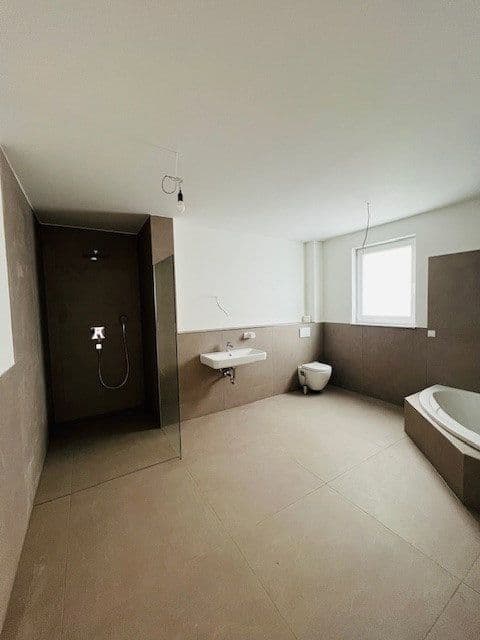 Prenájom domu 182 m², pozemek 334 m², Schwester Anna Straße 4b, Rümmelsheim, Porýnie-Falcko Prenájom domu 182 m², pozemek 334 m², Schwester Anna Straße 4b, Rümmelsheim, Porýnie-Falcko