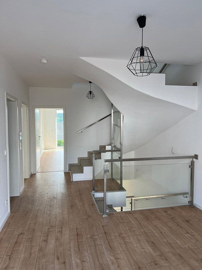 Prenájom domu 182 m², pozemek 334 m², Schwester Anna Straße 4b, Rümmelsheim, Porýnie-Falcko Prenájom domu 182 m², pozemek 334 m², Schwester Anna Straße 4b, Rümmelsheim, Porýnie-Falcko