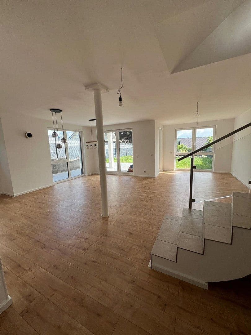 Prenájom domu 182 m², pozemek 334 m², Schwester Anna Straße 4b, Rümmelsheim, Porýnie-Falcko Prenájom domu 182 m², pozemek 334 m², Schwester Anna Straße 4b, Rümmelsheim, Porýnie-Falcko