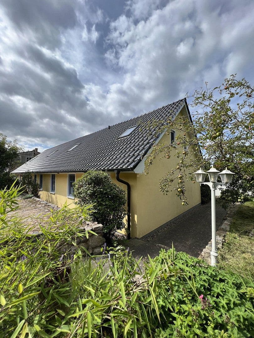 Predaj domu 244 m², pozemek 13.600 m², Dorfstraße, 16, Neuenkirchen, Meklenbursko-Predpomoransko Predaj domu 244 m², pozemek 13.600 m², Dorfstraße, 16, Neuenkirchen, Meklenbursko-Predpomoransko