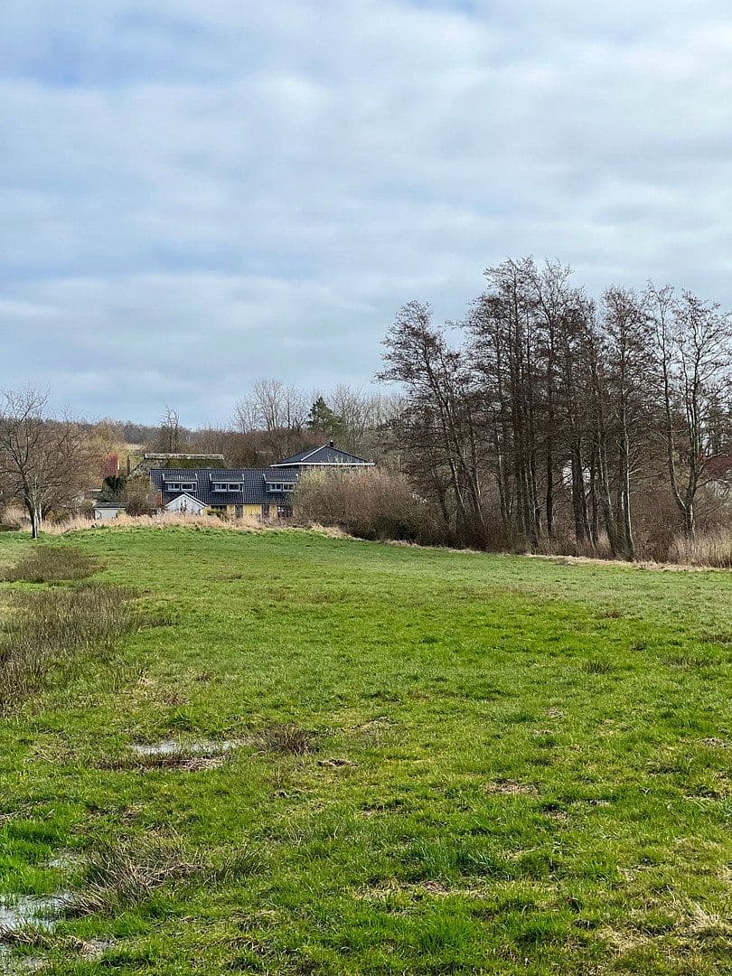 Predaj domu 244 m², pozemek 13.600 m², Dorfstraße, 16, Neuenkirchen, Meklenbursko-Predpomoransko Predaj domu 244 m², pozemek 13.600 m², Dorfstraße, 16, Neuenkirchen, Meklenbursko-Predpomoransko