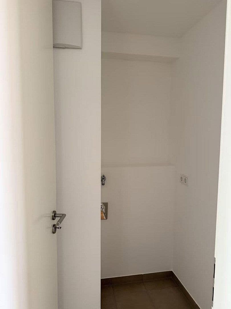 Prenájom bytu 2-izbový 66 m², Frankfurt, Hesensko Prenájom bytu 2-izbový 66 m², Frankfurt, Hesensko