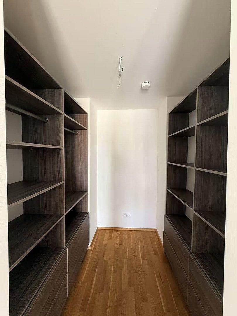 Prenájom bytu 2-izbový 66 m², Frankfurt, Hesensko Prenájom bytu 2-izbový 66 m², Frankfurt, Hesensko