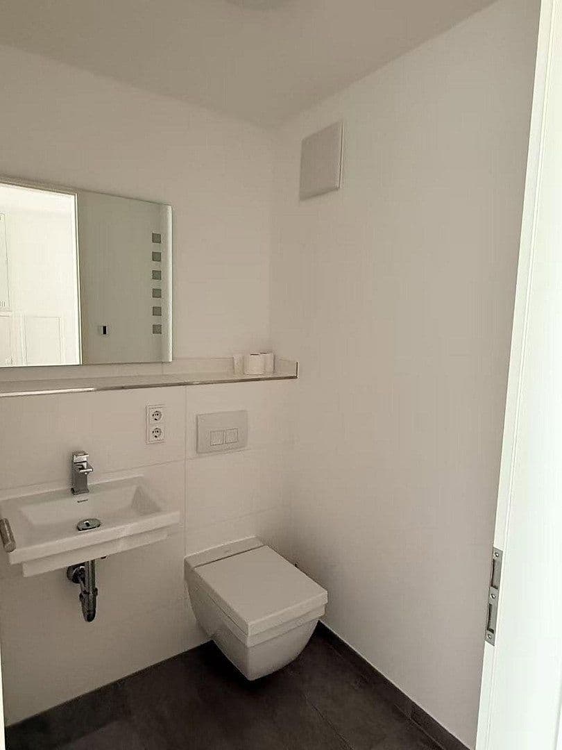 Prenájom bytu 2-izbový 66 m², Frankfurt, Hesensko Prenájom bytu 2-izbový 66 m², Frankfurt, Hesensko