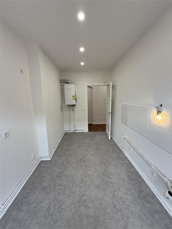 Prenájom bytu 2-izbový 63 m², Friedrich-Wilhelm-Straße 95, Berlin, Berlín Prenájom bytu 2-izbový 63 m², Friedrich-Wilhelm-Straße 95, Berlin, Berlín