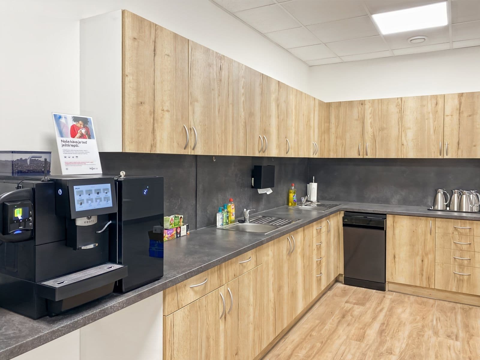 Prenájom kancelárie 8 m², Masarykovo náměstí, Ostrava, Moravskoslezský kraj Prenájom kancelárie 8 m², Masarykovo náměstí, Ostrava, Moravskoslezský kraj