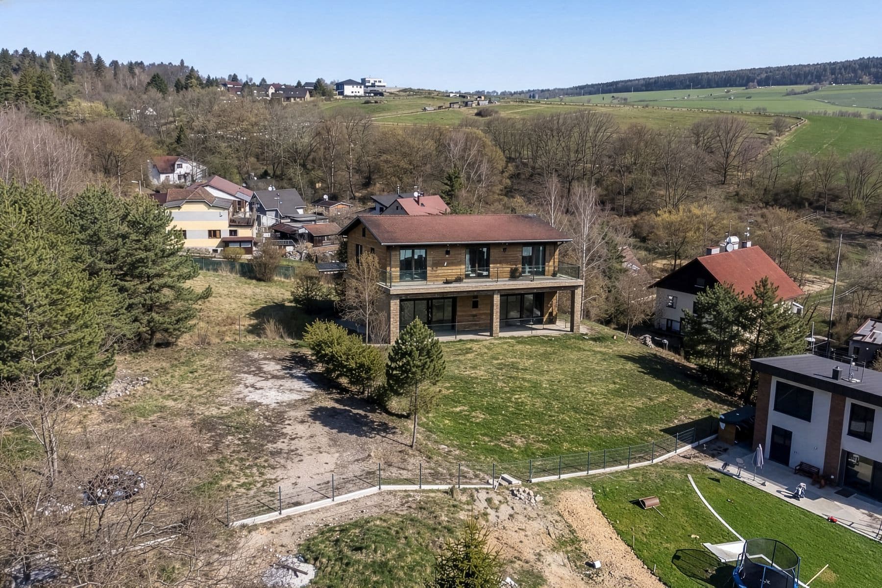 Predaj pozemku 1.468 m², V Jedlovci, Všestary, Středočeský kraj Predaj pozemku 1.468 m², V Jedlovci, Všestary, Středočeský kraj