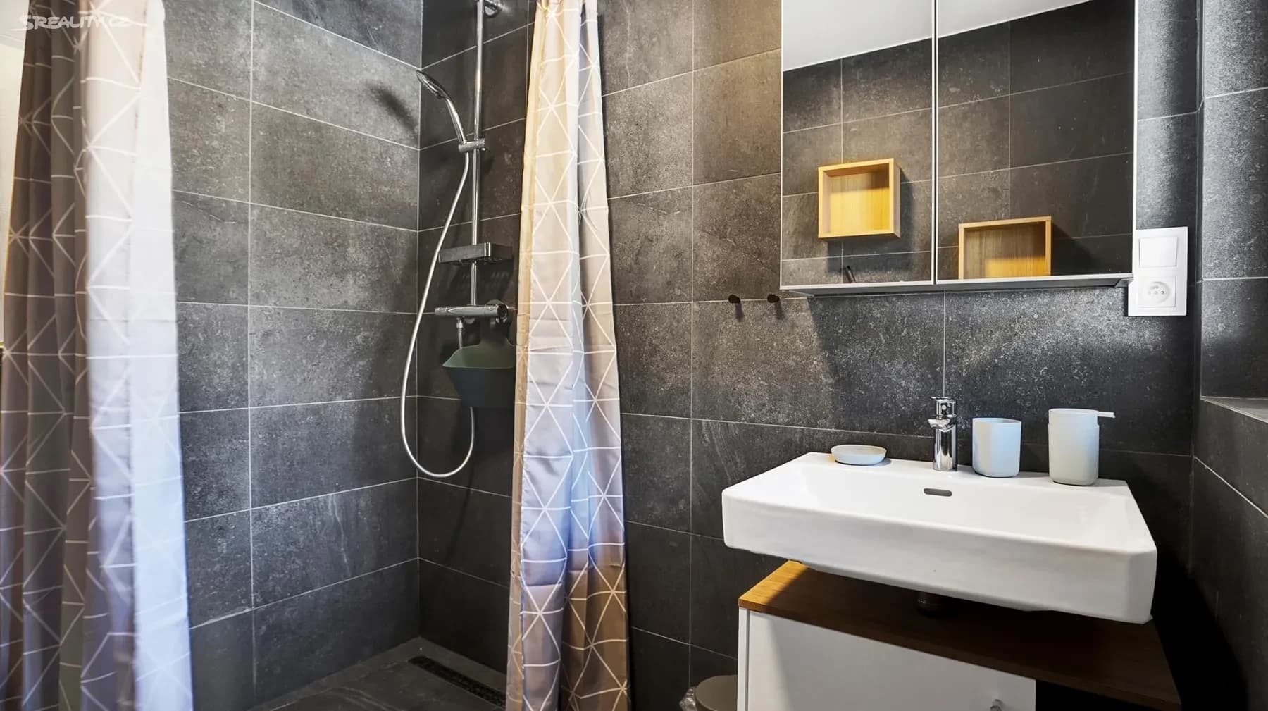 Predaj bytu 2-izbový 64 m², Loučná pod Klínovcem, Ústecký kraj Predaj bytu 2-izbový 64 m², Loučná pod Klínovcem, Ústecký kraj