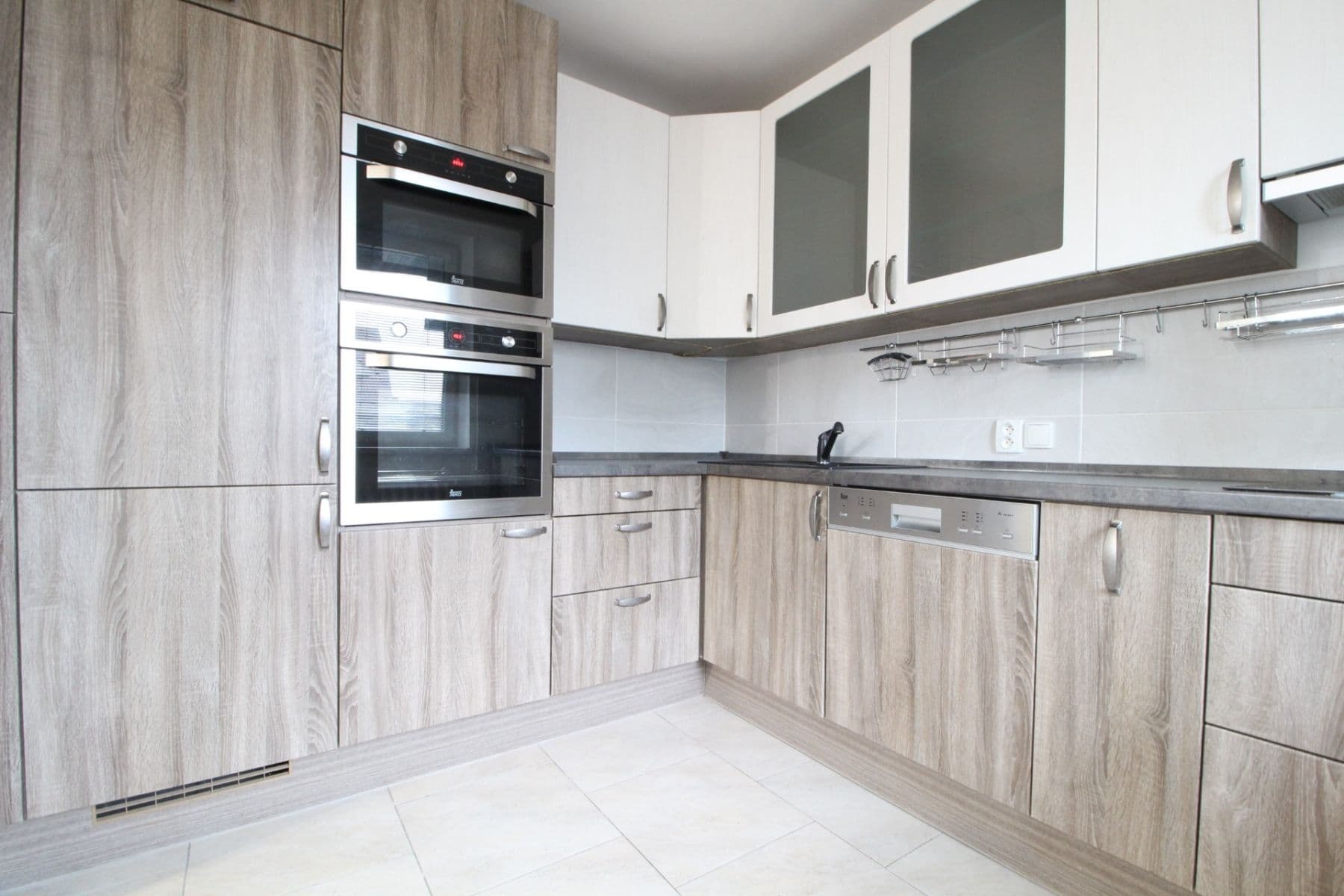 Prenájom bytu 2-izbový 55 m², Hrušovická, Praha, Praha Prenájom bytu 2-izbový 55 m², Hrušovická, Praha, Praha