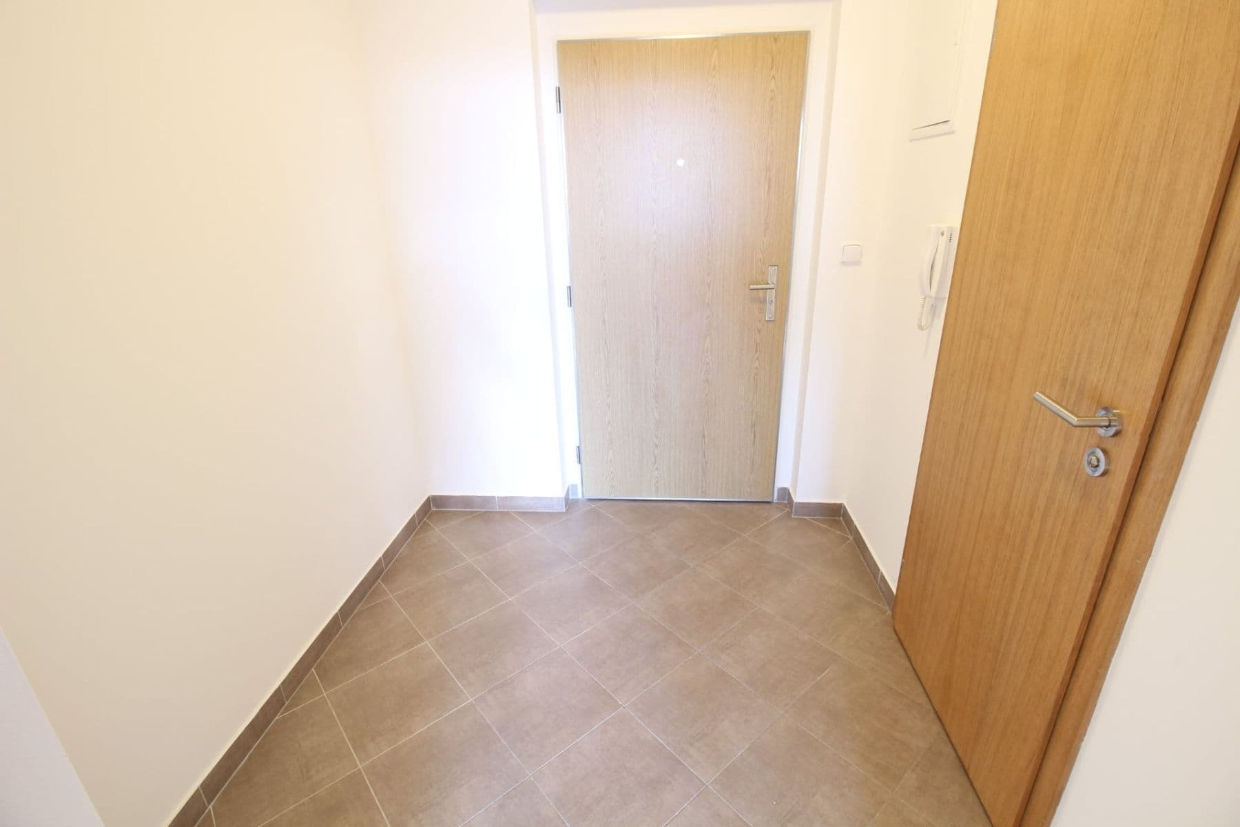 Prenájom bytu 1-izbový 30 m², Miroslava Hajna, Praha, Praha Prenájom bytu 1-izbový 30 m², Miroslava Hajna, Praha, Praha