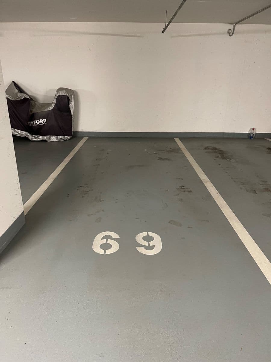 Prenájom garáže 12 m², Hlučkova, Praha, Praha Prenájom garáže 12 m², Hlučkova, Praha, Praha