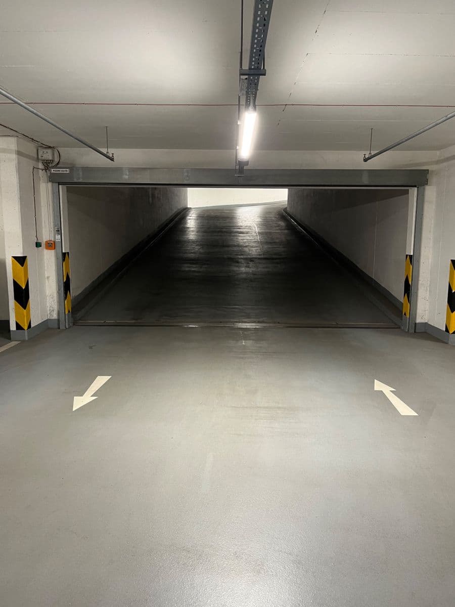 Prenájom garáže 12 m², Hlučkova, Praha, Praha Prenájom garáže 12 m², Hlučkova, Praha, Praha