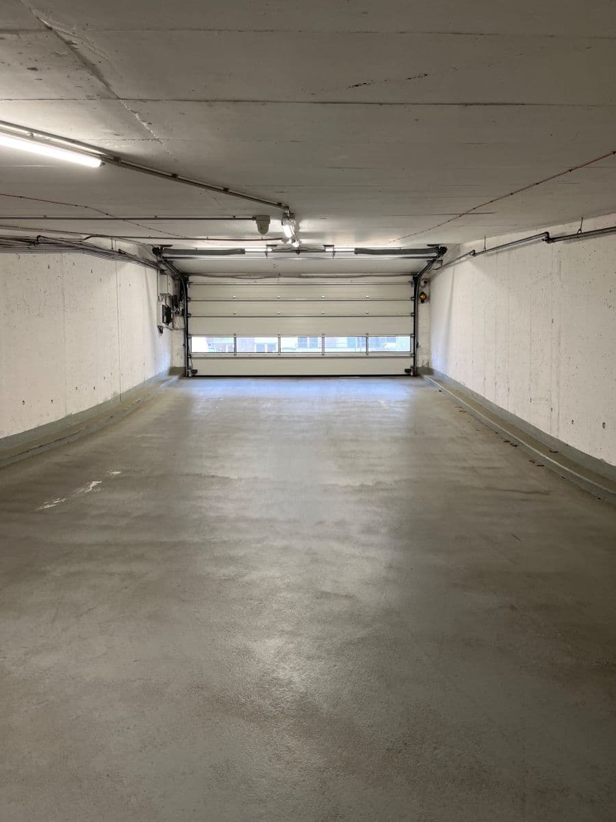 Prenájom garáže 12 m², Hlučkova, Praha, Praha Prenájom garáže 12 m², Hlučkova, Praha, Praha