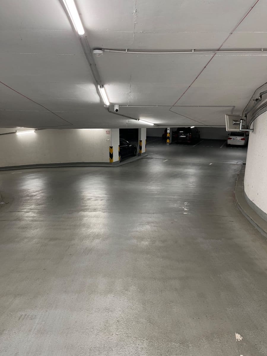 Prenájom garáže 12 m², Hlučkova, Praha, Praha Prenájom garáže 12 m², Hlučkova, Praha, Praha